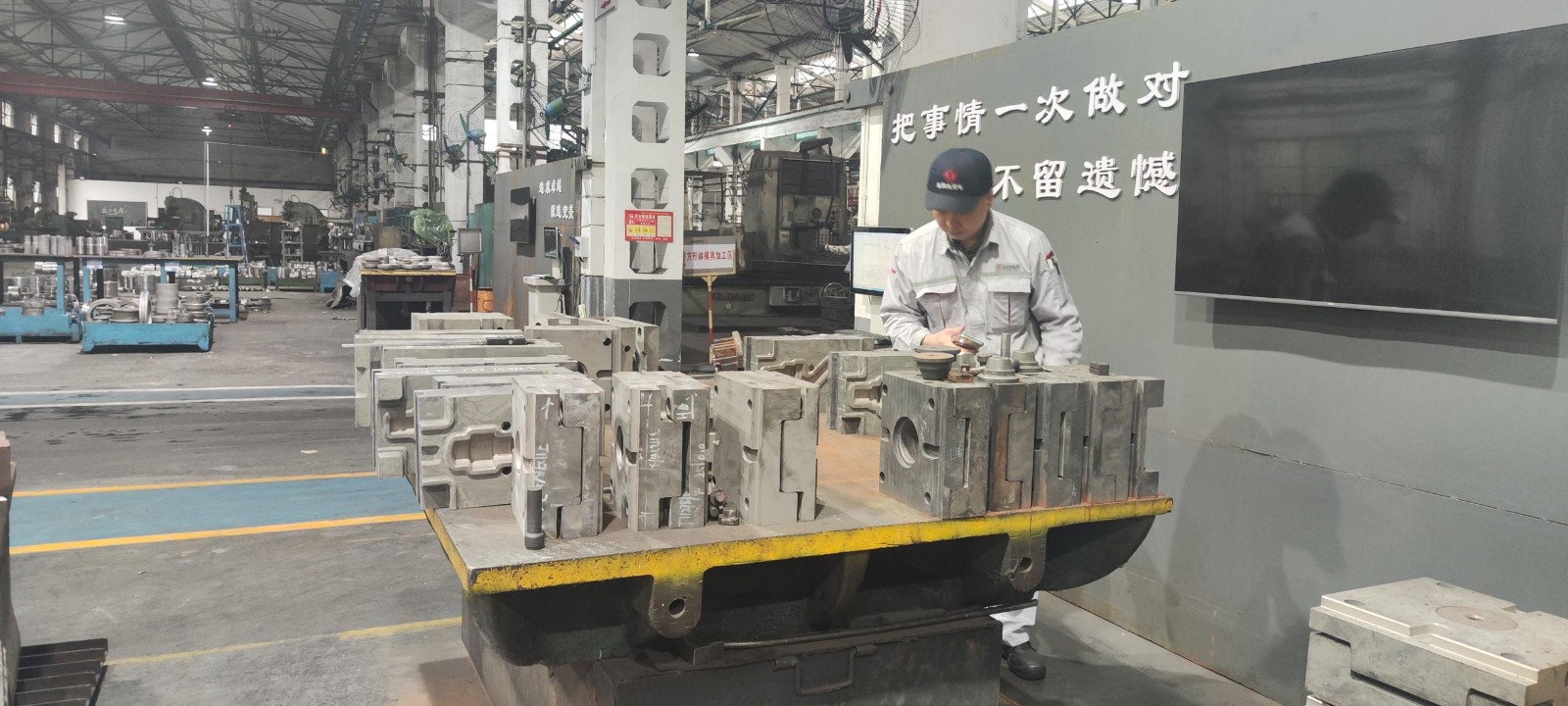 機(jī)加作業(yè)部 (1).jpg 機(jī)加作業(yè)部 (1).jpg